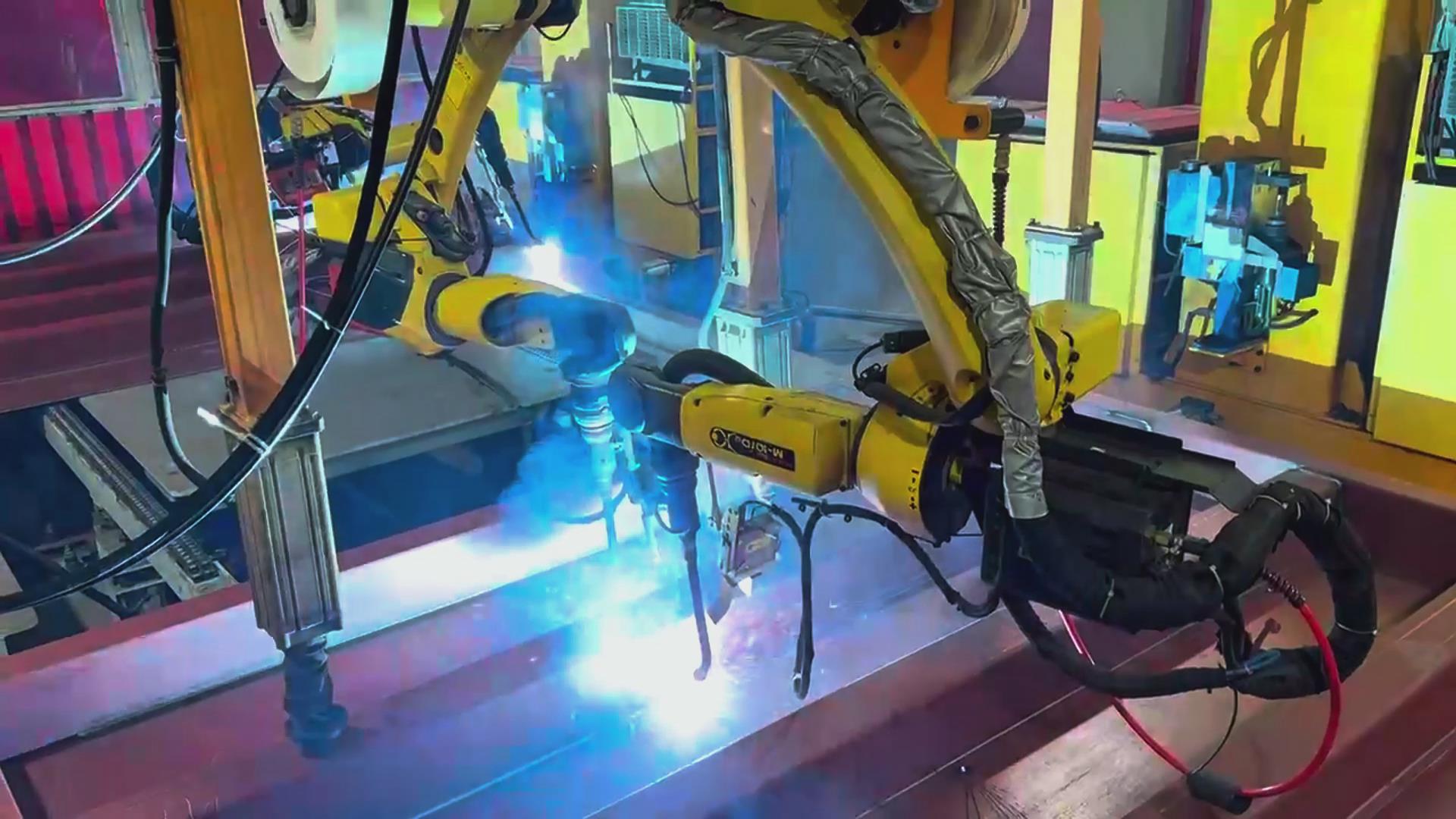 創想智控激光焊縫跟蹤系統在發那科機器人焊接火車端墻中的應用